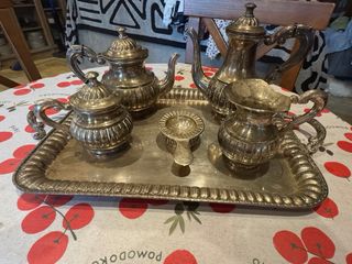 Juego té o café en alpaca plateada y con bandeja.