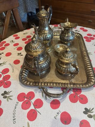 Juego té o café en alpaca plateada y con bandeja.