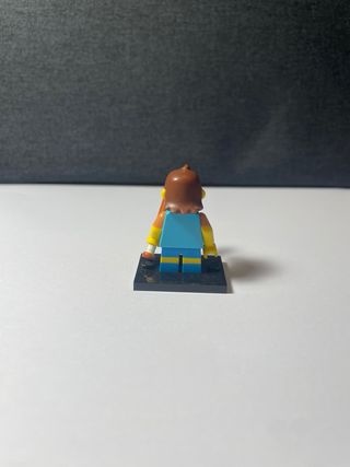 Lego Los Simpson Nelson Muntz con bate.