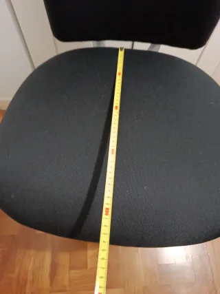 Silla de oficina giratoria negra