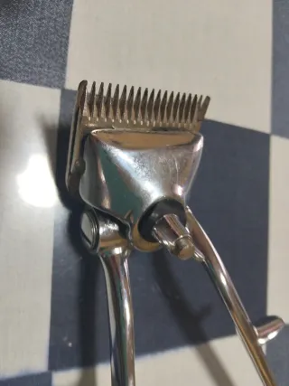 Navaja de afeitar y cortapelos manual