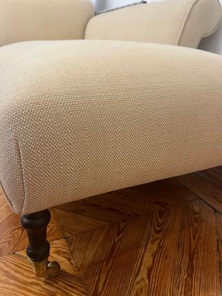 Diván de tela beige