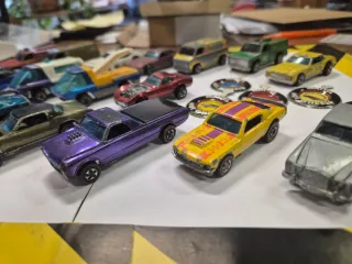 Lotto 17 Hot Wheels Redline con 6 pins