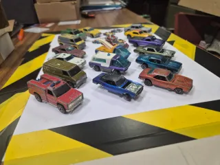 Lotto 17 Hot Wheels Redline con 6 pins