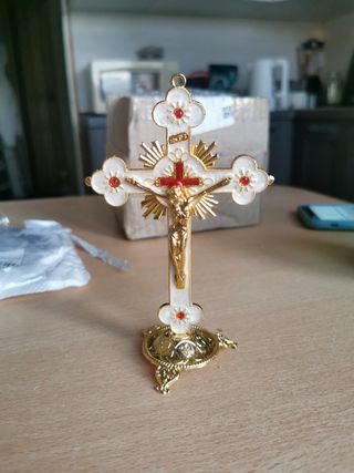 14CM CRUZ DE COLECCIÓN CON BASE DORADA Y BLANCA