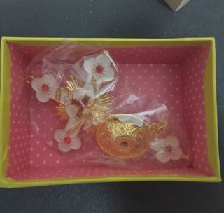 14CM CRUZ DE COLECCIÓN CON BASE DORADA Y BLANCA