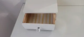 Tocador blanco con espejo y cajones