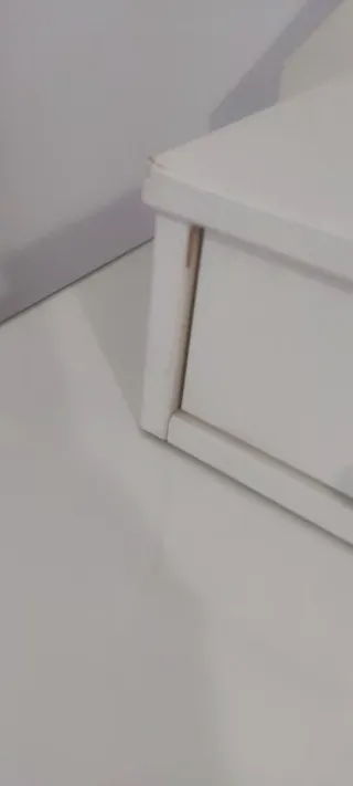 Tocador blanco con espejo y cajones