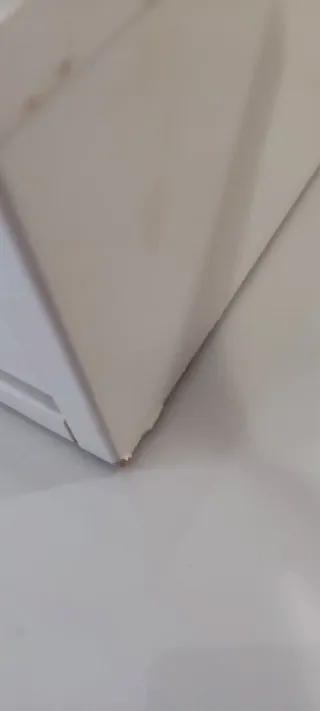 Tocador blanco con espejo y cajones