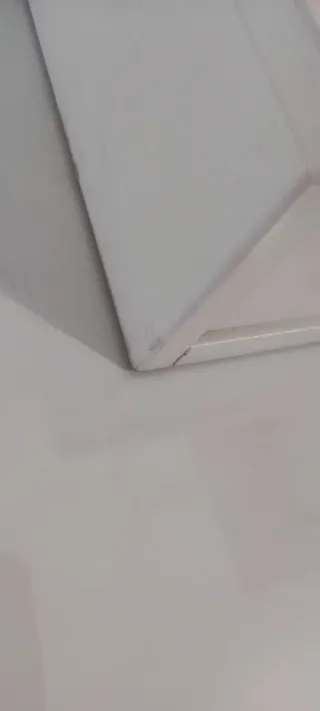 Tocador blanco con espejo y cajones