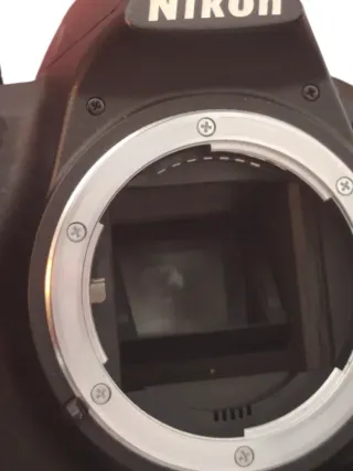 IMPECABLE Nikon D3100 + 55-200mm