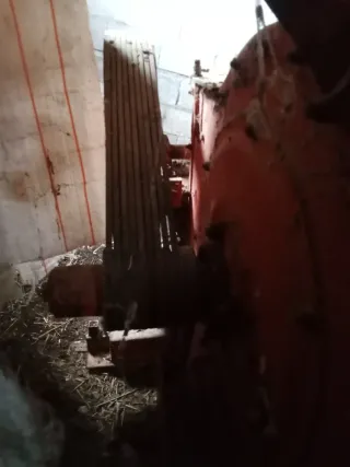 Molino de cereales. Funciona con toma del tractor