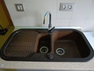 Fregadero doble con mueble y grifo