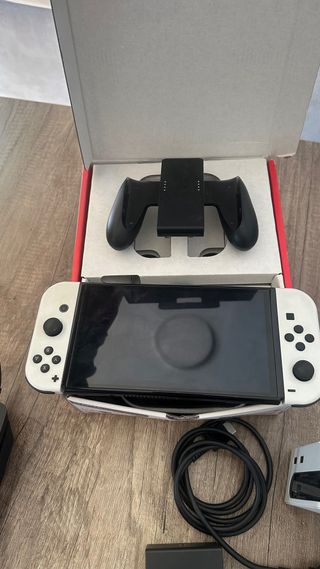 Nintendo Switch OLED con todos los accessorios