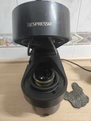 Cafetera Nespresso Vertuo Negra