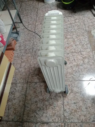 Calefactor eléctrico blanco
