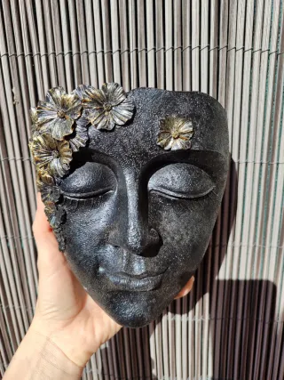 Maceta Cara Negra y Dorada