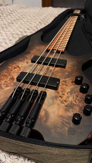 Bajo CORT SPACE 4 HEADLESS Star Dust Black