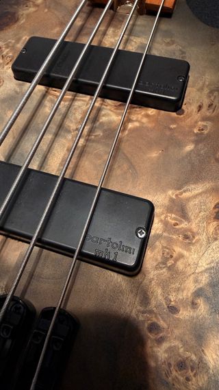 Bajo CORT SPACE 4 HEADLESS Star Dust Black