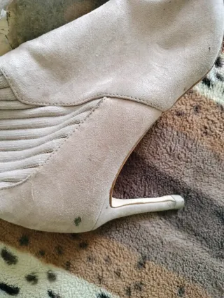 Botines ante beige con caña de punto