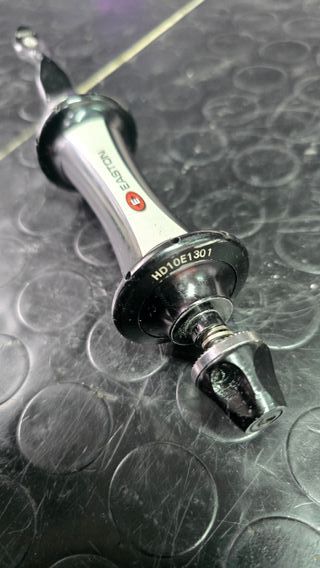 Cubo Easton 18F com rolamentos usados