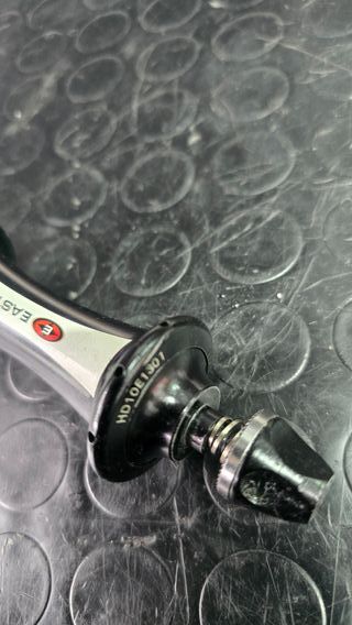 Cubo Easton 18F com rolamentos usados