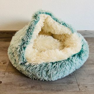 Cama para perro suave y cómoda verde tipo arepa
