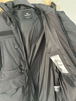Chaquetón Pull&Bear Negro con Capucha