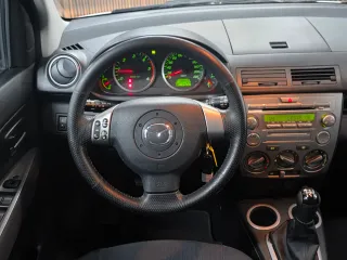 Mazda 2 2006