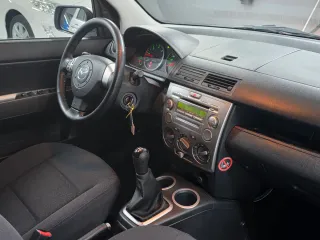 Mazda 2 2006