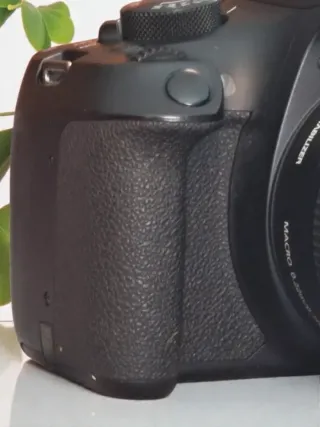 Canon EOS 1300D Negra + 10-18mm