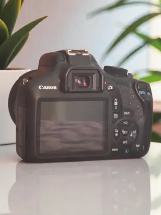 Canon EOS 1300D Negra + 10-18mm