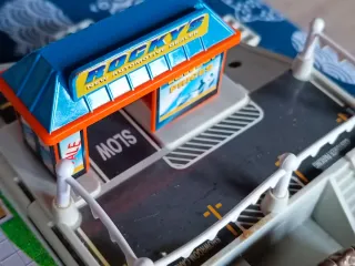 Camión Micro Machines con accesorios