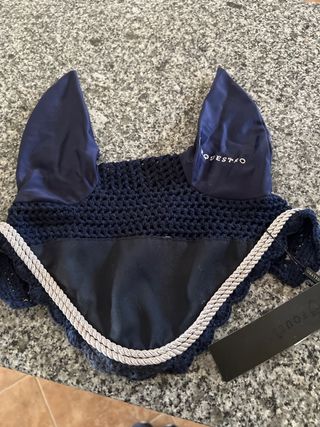 Mosquero orejero azul marino