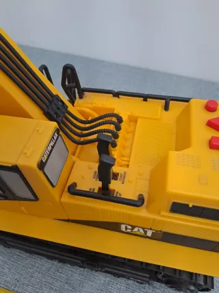 Excavadora de juguete CAT