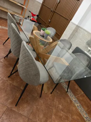 Mesa de comedor cristal y sillas