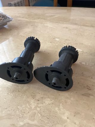 Juego de 8 patas niveladoras negras