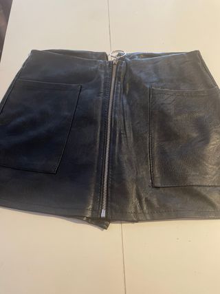 Lote 4 prendas piel: 3 faldas y 1 pantalón