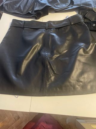 Lote 4 prendas piel: 3 faldas y 1 pantalón