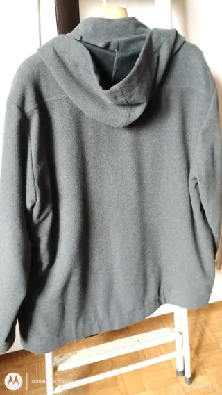 Giaccone grigio con cappuccio