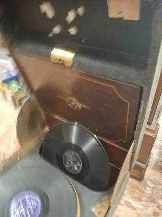 Gramofono de maletin para restaurar