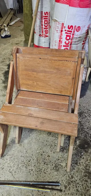 Mesa de pino rojo tratada para exterior