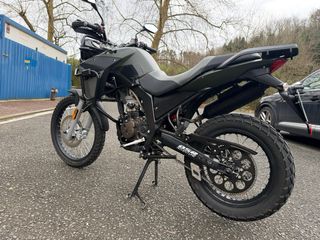 UM Desert Adventure 125 Negra/Gris