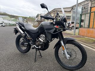 UM Desert Adventure 125 Negra/Gris