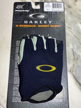 Guantes Oakley O Hydrolix de entrenamiento.