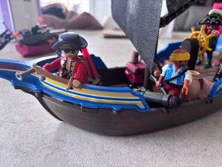 Barco Pirata Playmobil con 8 Figuras