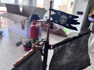 Barco Pirata Playmobil con 8 Figuras