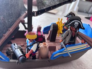 Barco Pirata Playmobil con 8 Figuras