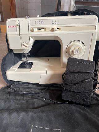 Máquina de coser Singer con pedal