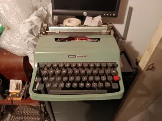 Máquina de escribir Olivetti Lettera 32